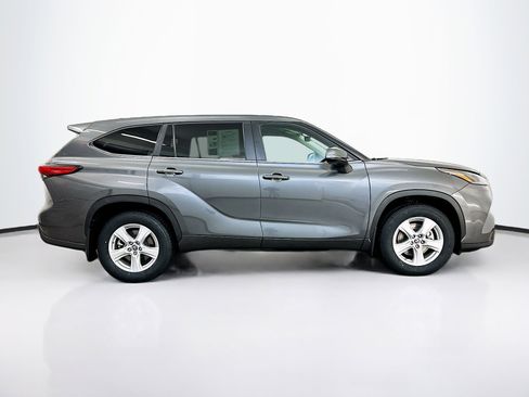 Used 2023 Toyota Highlander LE image 10
