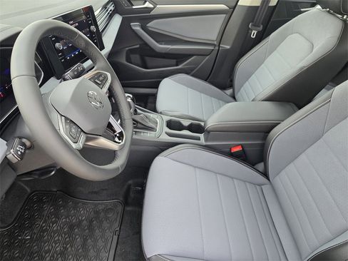 New 2026 Volkswagen Jetta SE image 9