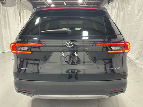 Used 2025 Toyota Grand Highlander AWD image 6