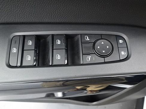 Used 2025 Nissan Pathfinder SV AWD/4WD image 11