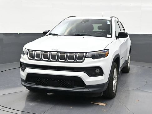 Used 2022 Jeep Compass Latitude FWD image 8
