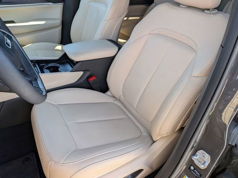 Used 2025 Jeep Grand Cherokee L Limited RWD image 30