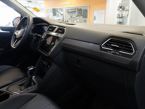 Used 2022 Volkswagen Tiguan SE image 31
