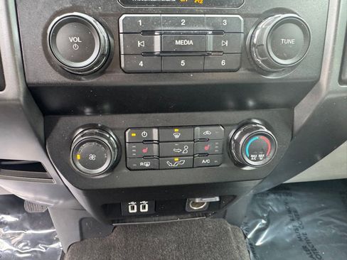 Used 2020 Ford F150 XLT w/ Equipment Group 302A Luxury AWD/4WD image 23
