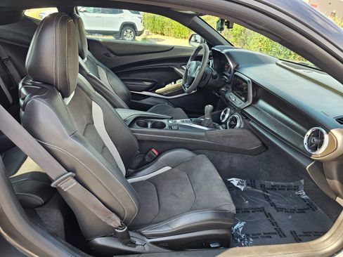 Used 2018 Chevrolet Camaro SS RWD image 28