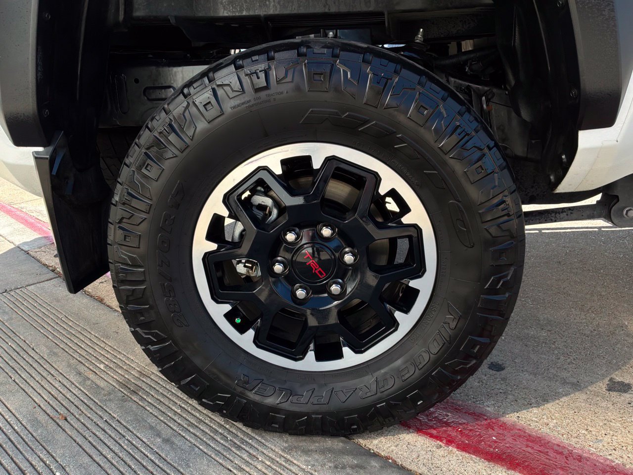 Used 2024 Toyota Tacoma TRD Off-Road w/ TRD Off Road Premium Package AWD/4WD image 9
