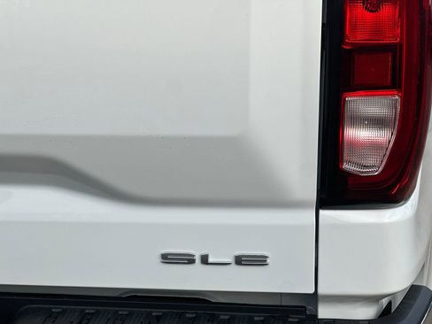 New 2026 GMC Sierra 1500 SLE image 26
