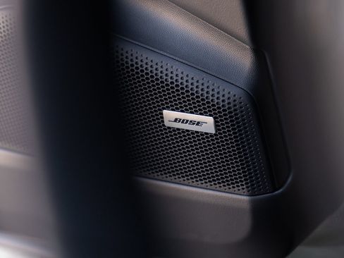 Certified 2025 Porsche Macan Electric RWD image 25