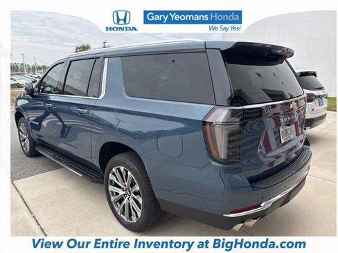 Used 2025 Chevrolet Suburban High Country image 7