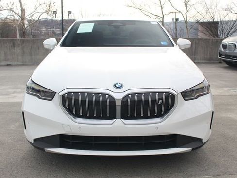 Used 2025 BMW i5 xDrive40 w/ Premium Package image 2