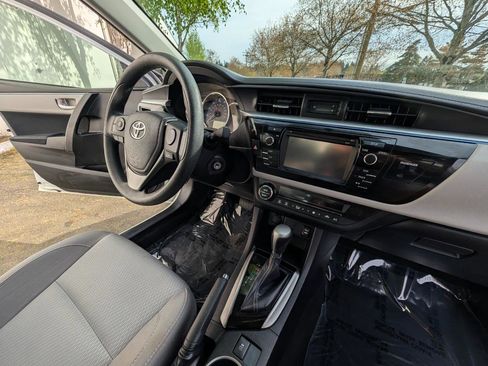 Used 2016 Toyota Corolla LE image 12