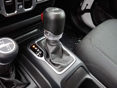 Used 2022 Jeep Wrangler Unlimited Sport AWD/4WD image 15