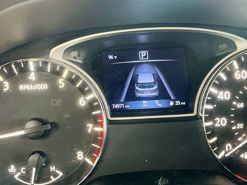 Used 2020 Nissan Pathfinder Platinum image 12