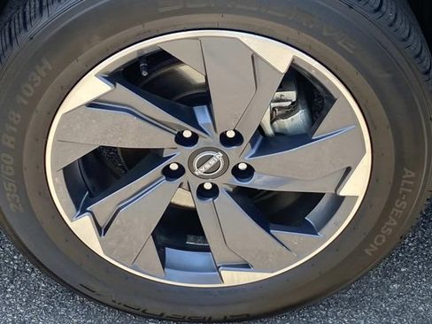 Used 2024 Nissan Rogue SV FWD image 30