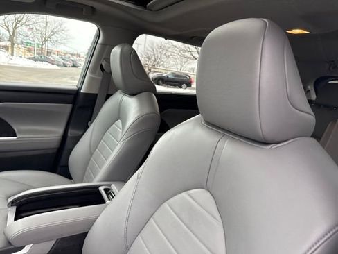 Used 2023 Toyota Highlander L image 12