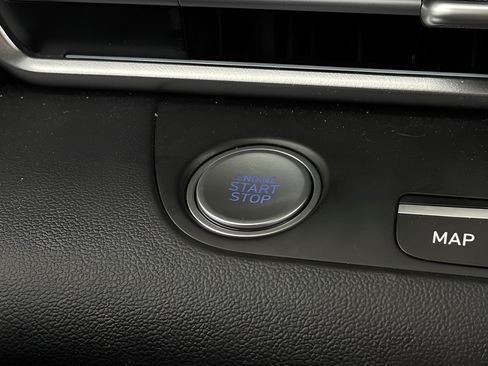 Certified 2024 Hyundai Elantra Limited FWD image 23