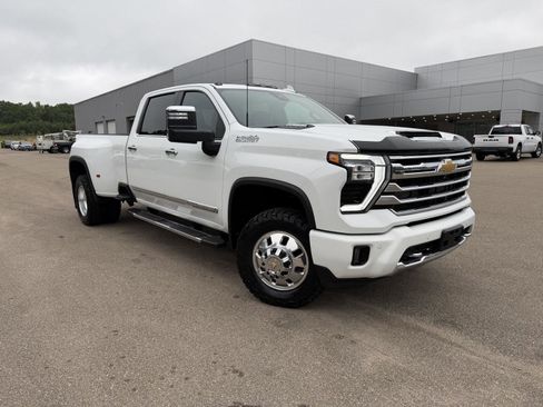 Used 2024 Chevrolet Silverado 3500 High Country w/ High Country Premium Package AWD/4WD image 3