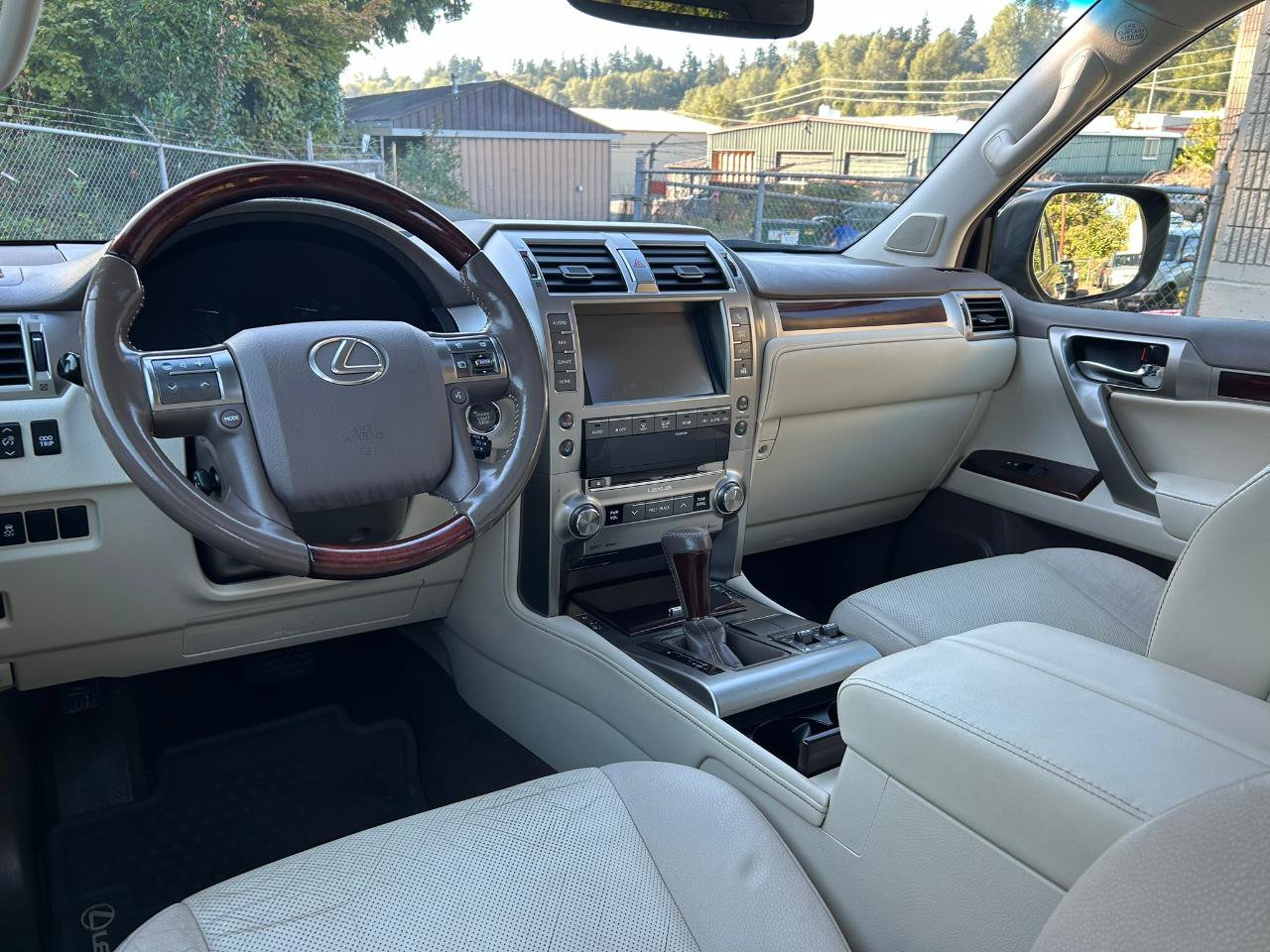 Used 2017 Lexus GX 460 Premium w/ Premium Package AWD/4WD image 14
