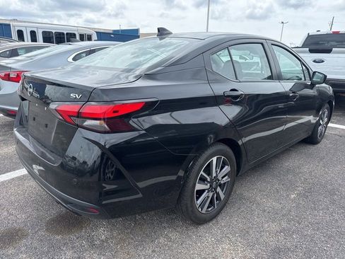Used 2023 Nissan Versa SV FWD image 2
