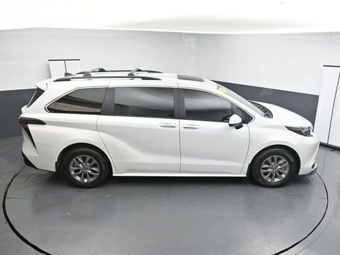 Used 2024 Toyota Sienna XLE FWD image 26