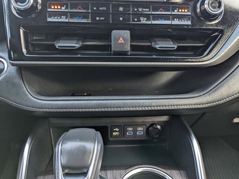 Used 2022 Toyota Highlander Platinum image 23