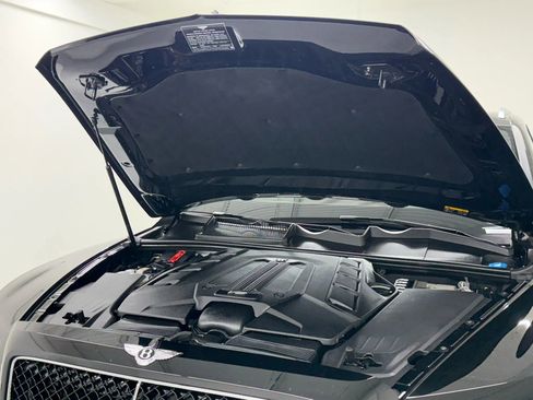 Used 2019 Bentley Bentayga image 57
