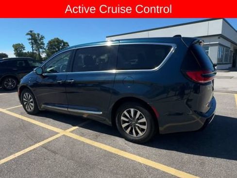 Used 2023 Chrysler Pacifica Limited FWD image 6