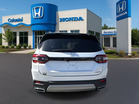 Used 2023 Honda Pilot Touring image 4