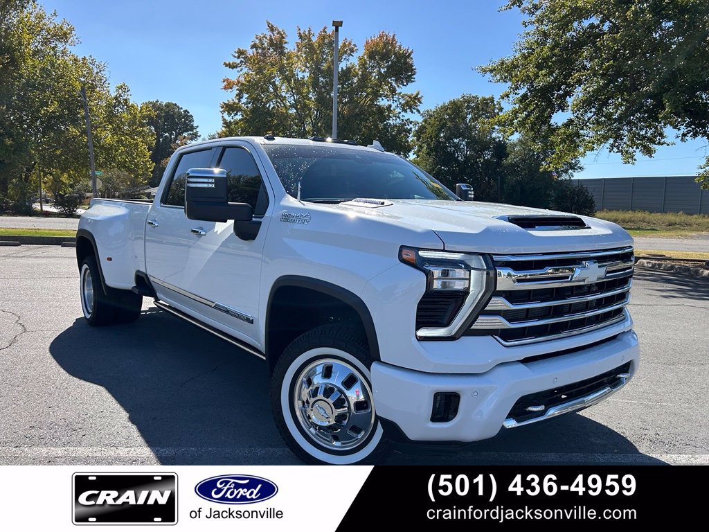 Used 2025 Chevrolet Silverado 3500 High Country w/ Technology Package AWD/4WD image 1