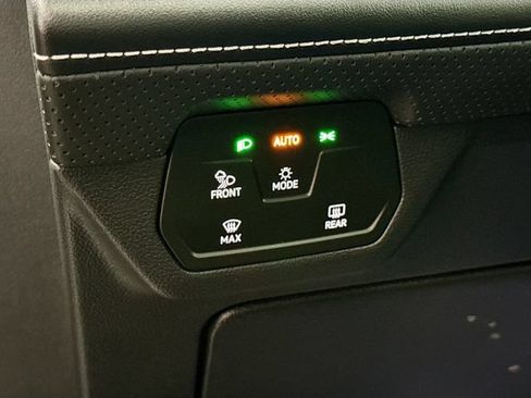 Used 2024 Volkswagen Atlas SE AWD/4WD image 11