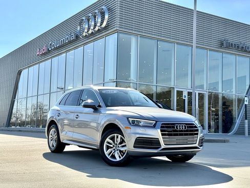 Used 2020 Audi Q5 2.0T Premium w/ Convenience Package image 2