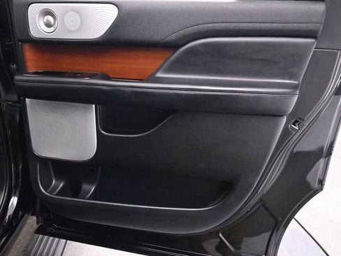 Used 2019 Lincoln Navigator L Reserve image 18