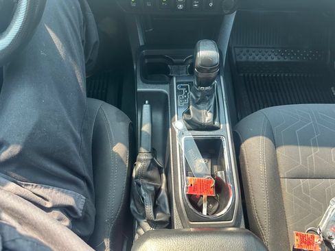 Used 2019 Toyota Tacoma TRD Off-Road w/ Technology Package AWD/4WD image 17