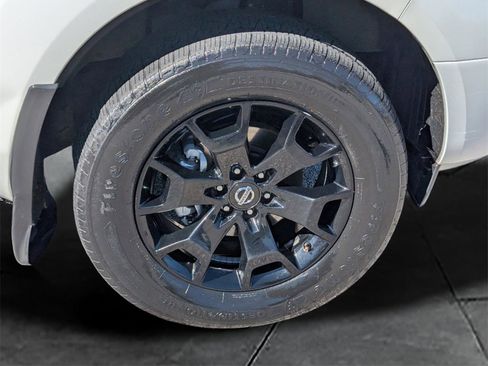 Used 2020 Nissan Frontier SV w/ Midnight Edition Floor Mats image 11