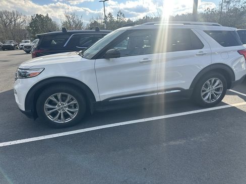 Used 2021 Ford Explorer Limited w/ Equipment Group 301A image 3