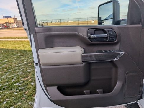 Used 2020 Chevrolet Silverado 2500 LTZ w/ LTZ Plus Package image 15