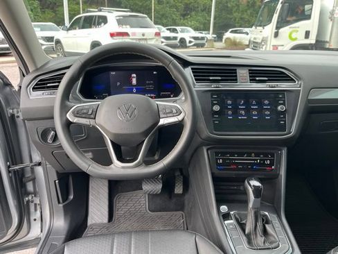 Used 2022 Volkswagen Tiguan SE FWD image 19