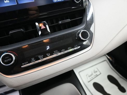 Used 2020 Toyota Corolla LE image 20