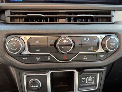 Used 2024 Jeep Wrangler Unlimited Sport AWD/4WD image 24