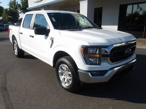 Used 2023 Ford F150 XLT image 2