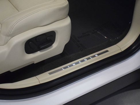 Used 2013 Lincoln MKS AWD image 48