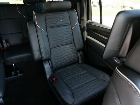 Certified 2024 Cadillac Escalade ESV Premium Luxury Platinum AWD/4WD image 15