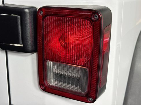 Used 2012 Jeep Wrangler Rubicon w/ PWR Convenience Group AWD/4WD image 29