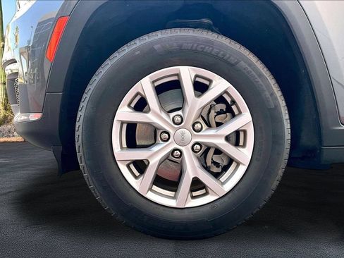 Used 2022 Jeep Grand Cherokee L Limited AWD/4WD image 8