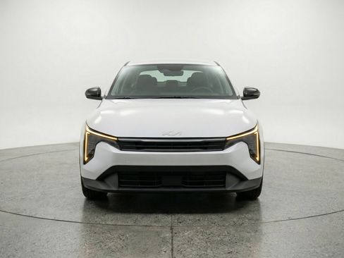 Used 2025 Kia K4 LXS image 2