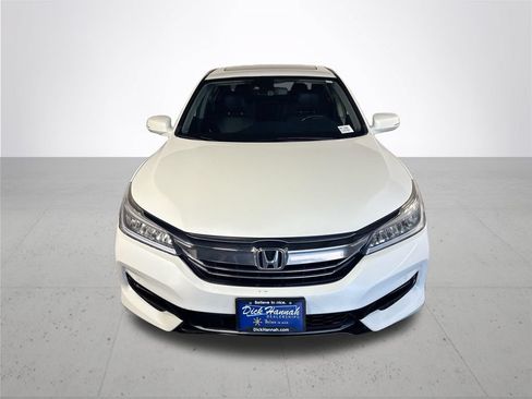 Used 2017 Honda Accord Touring image 3
