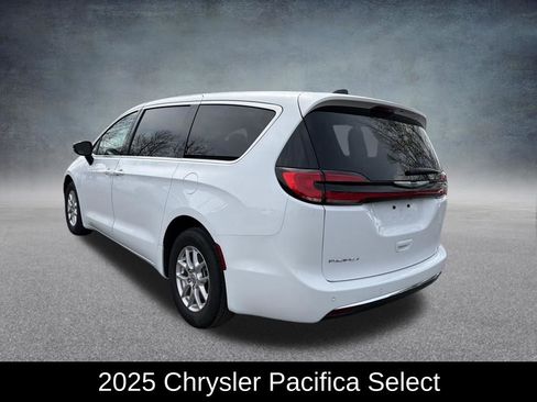Used 2025 Chrysler Pacifica Select FWD image 3
