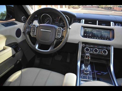 Used 2017 Land Rover Range Rover Sport HSE image 29