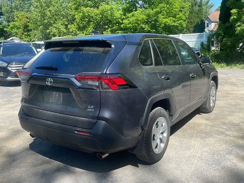 Used 2022 Toyota RAV4 LE AWD/4WD image 10