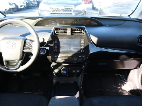 Used 2022 Toyota Prius LE image 18